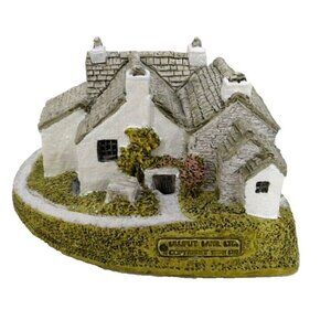 LILLIPUT LANE Dove Cottage ceramic decoration handmade in the UK vintage